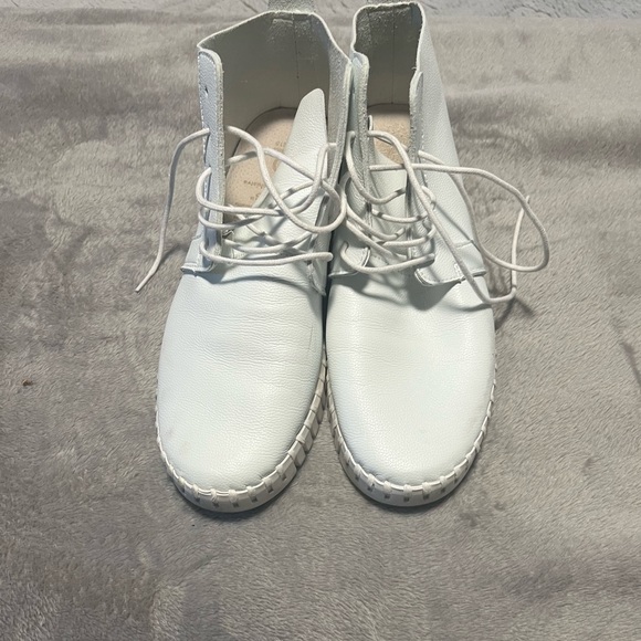 Booties with laces - Picture 2 of 2